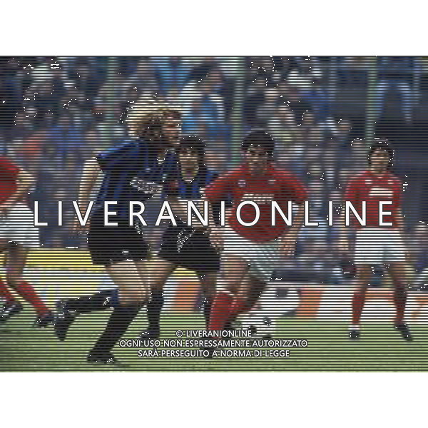 RETROSPETTIVA FERNANDO DE NAPOLI NELLA FOTO FERNANDO DE NAPOLI CON LA MAGLIA DEL NAPOLI CON STROMBERG (ATALANTA) AG ALDO LIVERANI SAS