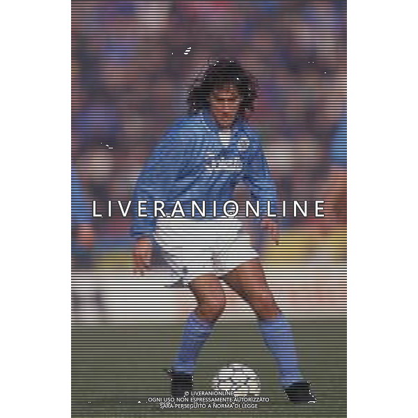 RETROSPETTIVA FERNANDO DE NAPOLI NELLA FOTO FERNANDO DE NAPOLI CON LA MAGLIA DEL NAPOLI AG ALDO LIVERANI SAS