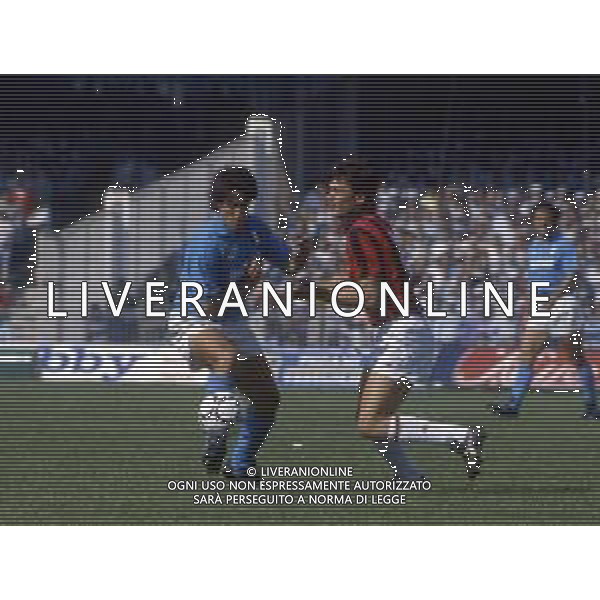 RETROSPETTIVA FERNANDO DE NAPOLI NELLA FOTO FERNANDO DE NAPOLI CON LA MAGLIA DEL NAPOLI CON PAOLO MALDINI (MILAN) AG ALDO LIVERANI SAS
