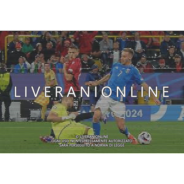 TVEM Davide Frattesi of Italy in action against Thomas Strakosha of Albania during the UEFA EURO 2024 group stage match between Albania and Italy at Westfalenstadion on June 15, 2024 in Dortmund, Germany. Photo by Emmanuele Mastrodonato/ag. Aldo Liverani sas/AGENZIA ALDO LIVERANI SAS