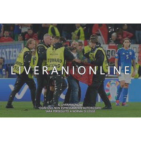 TVEM the stewards block a pitch invader during the UEFA EURO 2024 group stage match between Albania and Italy at Westfalenstadion on June 15, 2024 in Dortmund, Germany. Photo by Emmanuele Mastrodonato/ag. Aldo Liverani sas