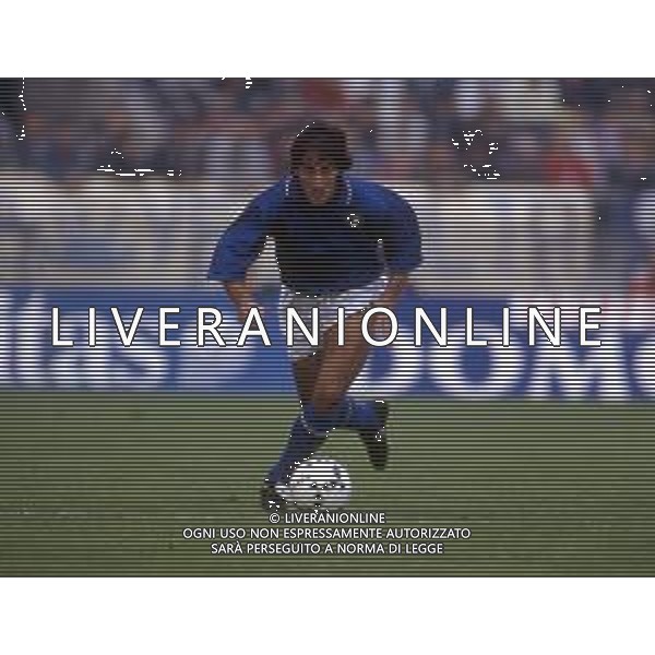 RETROSPETTIVA FERNANDO DE NAPOLI CALCIATORE NELLA FOTO FERNANDO DE NAPOLI CON LA MAGLIA DELLA NAZIONALE ITALIANA AG ALDO LIVERANI SAS