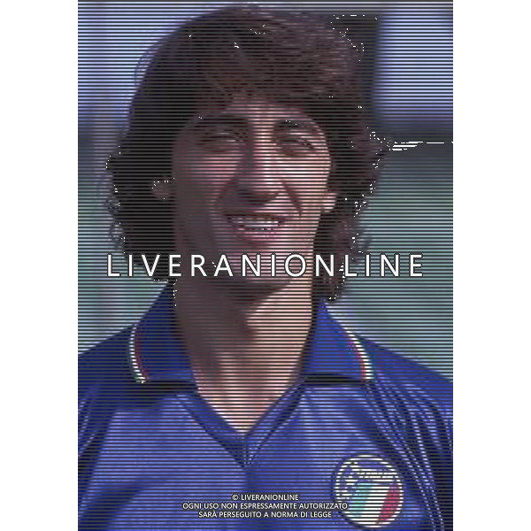RETROSPETTIVA FERNANDO DE NAPOLI CALCIATORE NELLA FOTO FERNANDO DE NAPOLI CON LA MAGLIA DELLA NAZIONALE ITALIANA AG ALDO LIVERANI SAS