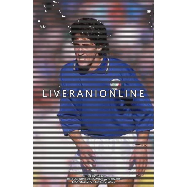 RETROSPETTIVA FERNANDO DE NAPOLI CALCIATORE NELLA FOTO FERNANDO DE NAPOLI CON LA MAGLIA DELLA NAZIONALE ITALIANA AG ALDO LIVERANI SAS