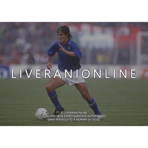RETROSPETTIVA FERNANDO DE NAPOLI CALCIATORE NELLA FOTO FERNANDO DE NAPOLI CON LA MAGLIA DELLA NAZIONALE ITALIANA AG ALDO LIVERANI SAS