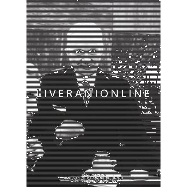 NEG-RETROSPETTIVA MICHELE SINDONA BANCHIERE E AVVOCATO NELLA FOTO MICHELE SINDONA IN TRIBUNALE A MILANO MENTRE BEVE UN CAFFE\'NELL\'ANNO 1985 AG ALDO LIVERANI SAS
