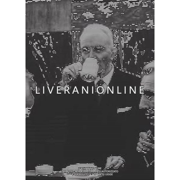 NEG-RETROSPETTIVA MICHELE SINDONA BANCHIERE E AVVOCATO NELLA FOTO MICHELE SINDONA IN TRIBUNALE A MILANO MENTRE BEVE UN CAFFE\'NELL\'ANNO 1985 AG ALDO LIVERANI SAS