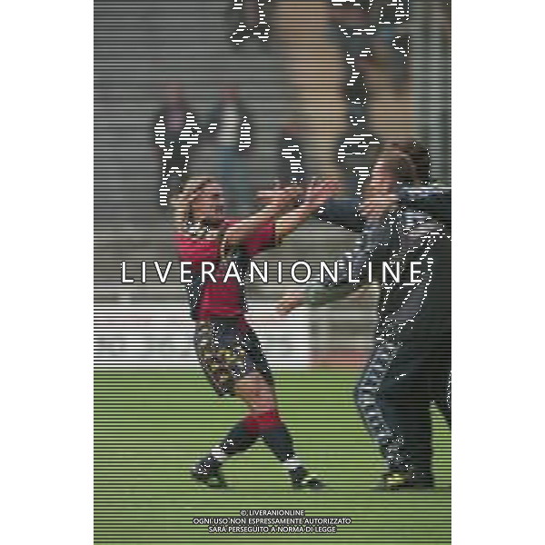 01-11-2000 GENOVA CAMPIONATO DI CALCIO SERIE B GENOA-COSENZA 2-1 NELLA FOTO ESULTANZOA DOPO IL GOAL DI DAVIDE NICOLA AG ALDO LIVERANI SAS
