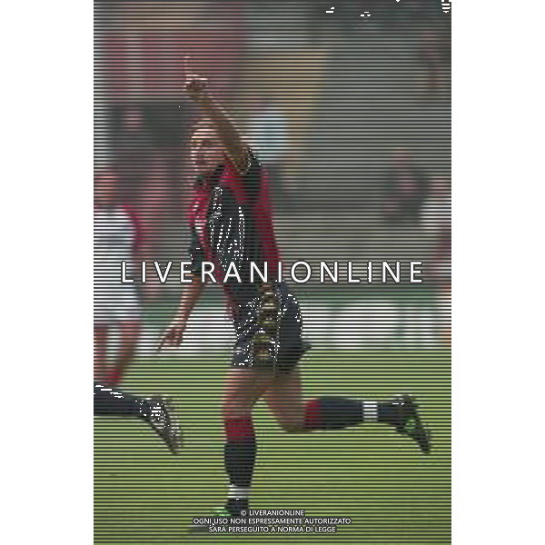 01-11-2000 GENOVA CAMPIONATO DI CALCIO SERIE B GENOA-COSENZA 2-1 NELLA FOTO ESULTANZOA DOPO IL GOAL DI DAVIDE NICOLA AG ALDO LIVERANI SAS
