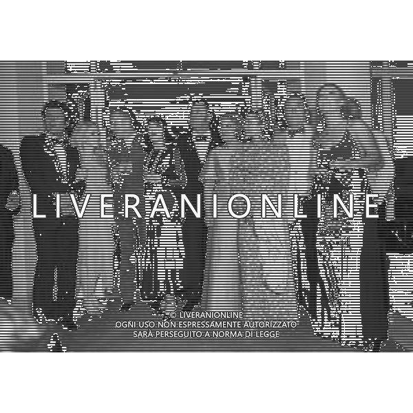 NEG-MARCELLO MASTROIANNI, attore cinematografico italiano - RETROSPETTIVA nella foto a Cannes nel 1973 con Catherine Deneuve e Philippe Noiret con la moglie Monique Chaumette, Andrea Ferreol Michel Piccoli, Juliette Greco , Ugo Tognazzi e Franca Bettoja ©ARCHIVIO / AGENZIA ALDO LIVERANI SAS