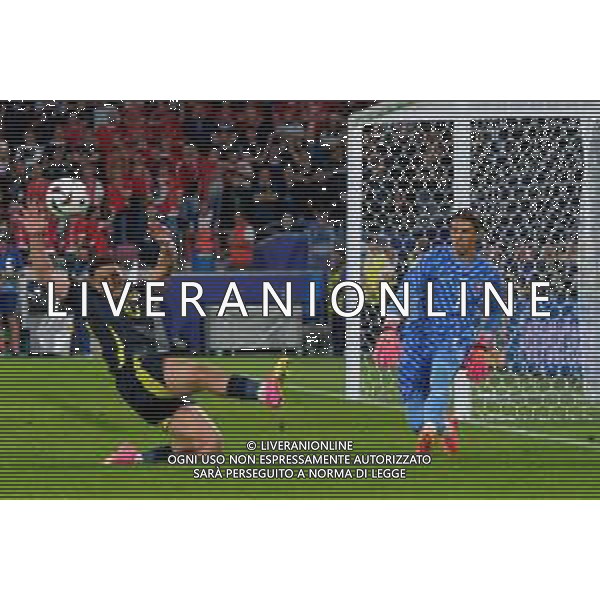TVEM Yann Sommer of Swiss and Ché Adams of Scotland during the UEFA EURO 2024 group stage match between Scotland and Switzerland at Cologne Stadium on June 19, 2024 in Cologne, Germany. Photo by Emmanuele Mastrodonato/ag. Aldo Liverani sas/AGENZIA AGENZIA ALDO LIVERANI SAS