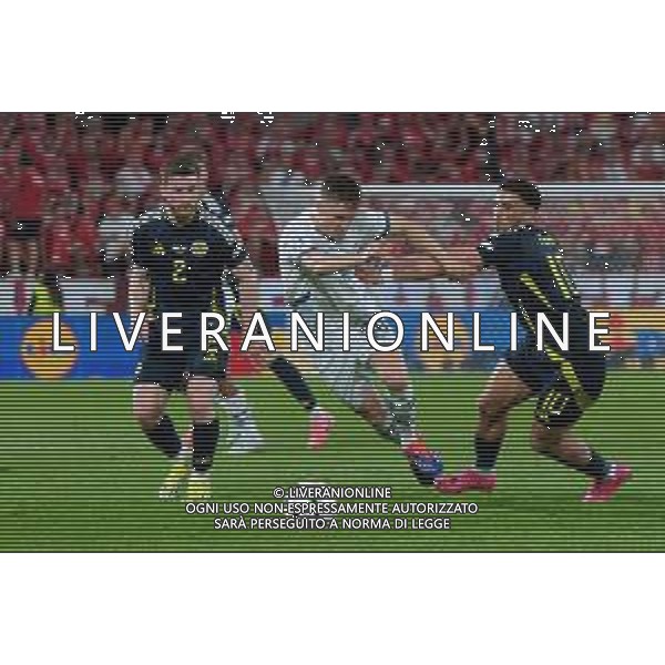 TVEM Michel Aebischer of Swiss in action against Ché Adams of Scotland during the UEFA EURO 2024 group stage match between Scotland and Switzerland at Cologne Stadium on June 19, 2024 in Cologne, Germany. Photo by Emmanuele Mastrodonato/ag. Aldo Liverani sas/AGENZIA AGENZIA ALDO LIVERANI SAS