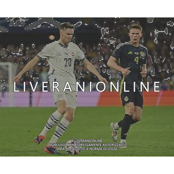 Scozia vs Svizzera - UEFA EURO 2024 nella foto Michel Aebischer (Svizzera) e sulla DX Scott McTominay (Scozia) Colonia (GER) 19-06-2024 Cologne Stadium - RheinEnergieStadion Campionato Europeo di Calcio - UEFA EURO 2024 fase a gironi - 2a giornata Gruppo A foto Roberto Garavaglia/Agenzia Aldo Liverani sas/AGENZIA AGENZIA ALDO LIVERANI SAS