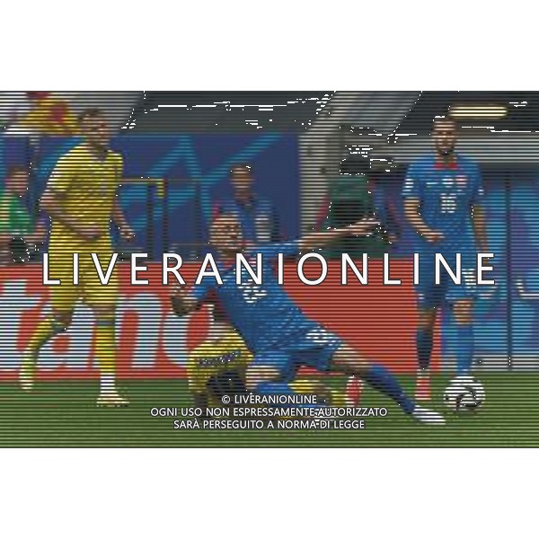 TVEM Stanislav Lobotka of Slovakia in action against Mykola Shaparenko during the UEFA EURO 2024 group stage match between Slovakia and Ukraine at Dusseldorf Arena on June 21, 2024 in Dusseldorf, Germany. Photo by Emmanuele Mastrodonato/ag. Aldo Liverani sas/AGENZIA ALDO LIVERANI SAS