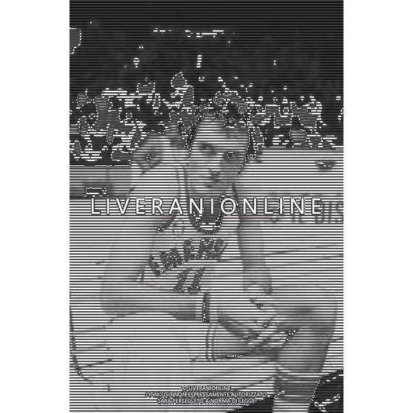 NEG-RETROSPETTIVA DINO MENEGHIN BASKET NELLA FOTO DINO MENEGHIN CON LA MAGLIA EMERSON VARESE NELL\'ANNO 1979 AG ALDO LIVERANI SAS
