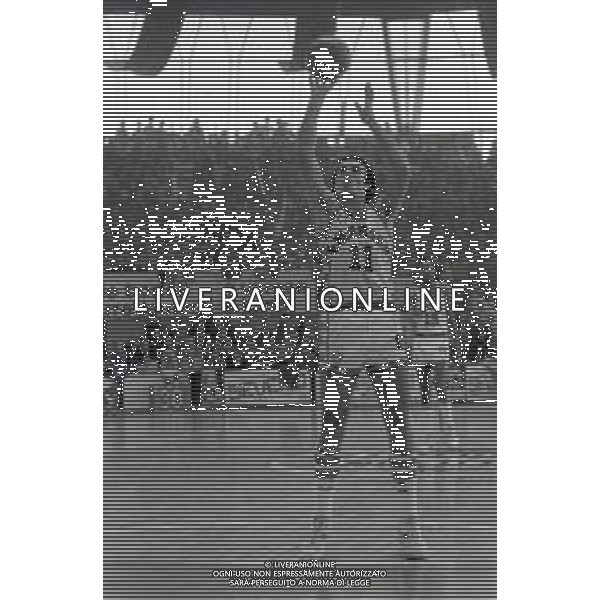 NEG-RETROSPETTIVA DINO MENEGHIN BASKET NELLA FOTO DINO MENEGHIN CON LA MAGLIA EMERSON VARESE NELL\'ANNO 1979 AG ALDO LIVERANI SAS