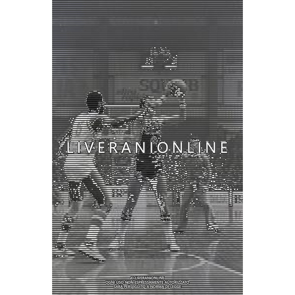 NEG-RETROSPETTIVA DINO MENEGHIN BASKET NELLA FOTO DINO MENEGHIN CON LA MAGLIA TURISANDA VARESE NELL\'ANNO 1980-81 AG ALDO LIVERANI SAS