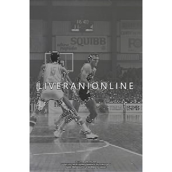 NEG-RETROSPETTIVA DINO MENEGHIN BASKET NELLA FOTO DINO MENEGHIN CON LA MAGLIA TURISANDA VARESE NELL\'ANNO 1980-81 AG ALDO LIVERANI SAS