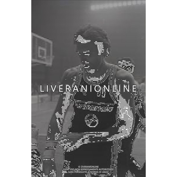 NEG-RETROSPETTIVA DINO MENEGHIN BASKET NELLA FOTO DINO MENEGHIN CON LA MAGLIA TURISANDA VARESE NELL\'ANNO 1980-81 AG ALDO LIVERANI SAS