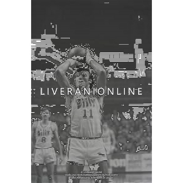 NEG-RETROSPETTIVA DINO MENEGHIN BASKET NELLA FOTO DINO MENEGHIN CON LA MAGLIA BILLY MILANO NELL\'ANNO 1982-83 AG ALDO LIVERANI SAS