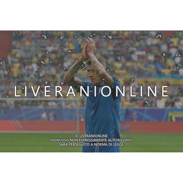 TVEM Juraj Kucka of Slovakia applauds fans during the UEFA EURO 2024 group stage match between Slovakia and Ukraine at Dusseldorf Arena on June 21, 2024 in Dusseldorf, Germany. Photo by Emmanuele Mastrodonato/ag. Aldo Liverani sas/AGENZIA ALDO LIVERANI SAS