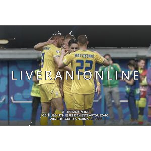 TVEM Roman Yaremchuk of Ukraine celebrates after scoring a goal with teammates during the UEFA EURO 2024 group stage match between Slovakia and Ukraine at Dusseldorf Arena on June 21, 2024 in Dusseldorf, Germany. Photo by Emmanuele Mastrodonato/ag. Aldo Liverani sas/AGENZIA ALDO LIVERANI SAS