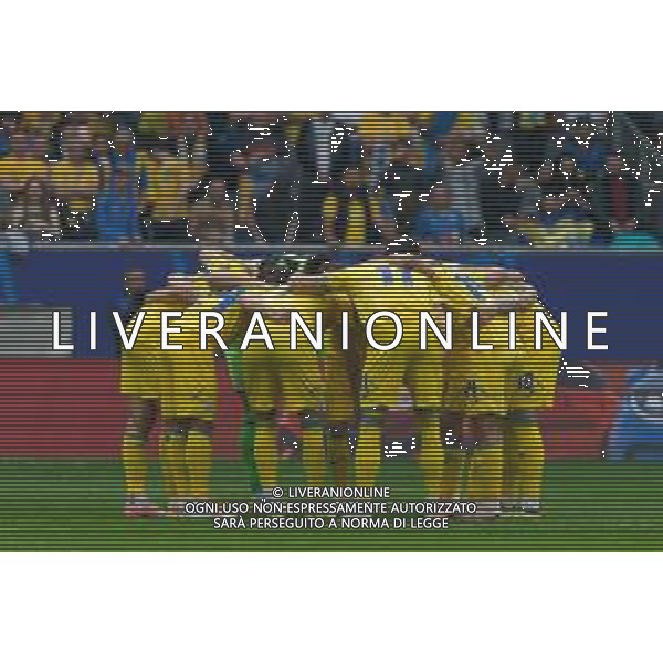 TVEM The Ukraine players hug each other prior the UEFA EURO 2024 group stage match between Slovakia and Ukraine at Dusseldorf Arena on June 21, 2024 in Dusseldorf, Germany. Photo by Emmanuele Mastrodonato/ag. Aldo Liverani sas/AGENZIA ALDO LIVERANI SAS