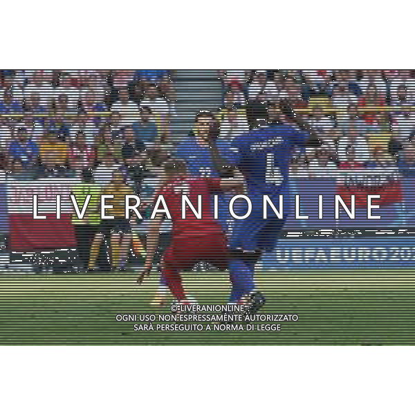 TVEM Karol Świderski of Poland in action against Dayot Upamecano of France during the UEFA EURO 2024 group stage match between France and Poland at BVB Stadion Dortmund on June 25, 2024 in Dortmund, Germany. Photo by Emmanuele Mastrodonato/ag. Aldo Liverani sas/ AGENZIA ALDO LIVERANI SAS