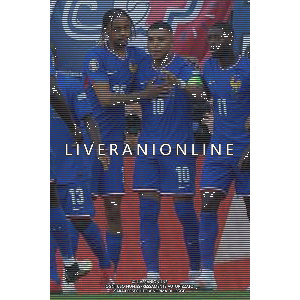 TVEM Kylian Mbappé of France celebrates after scoring a goal with teammates during the UEFA EURO 2024 group stage match between France and Poland at BVB Stadion Dortmund on June 25, 2024 in Dortmund, Germany. Photo by Emmanuele Mastrodonato/ag. Aldo Liverani sas/ AGENZIA ALDO LIVERANI SAS