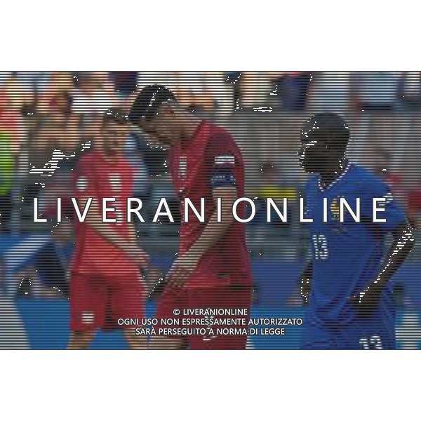 TVEM Robert Lewandowski of Poland and 13 France during the UEFA EURO 2024 group stage match between France and Poland at BVB Stadion Dortmund on June 25, 2024 in Dortmund, Germany. Photo by Emmanuele Mastrodonato/ag. Aldo Liverani sas