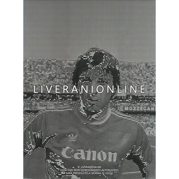 NEG-RETROSPETTIVA DOMENICO PENZO CALCIATORE NELLA FOTO DOMENICO PENZO CON LA MAGLIA DEL VERONA CALCIO NELL\'ANNO 1982-1983 AG ALDO LIVERANI SAS