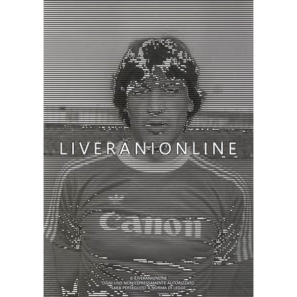 NEG-RETROSPETTIVA DOMENICO PENZO CALCIATORE NELLA FOTO DOMENICO PENZO CON LA MAGLIA DEL VERONA CALCIO NELL\'ANNO 1982-1983 AG ALDO LIVERANI SAS