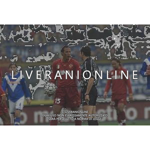 17-02-2002 BRESCIA-CAMPIONATO DI CALCIO SERIE A BRESCIA-ROMA NELLA FOTO JONATHAN ZEBINA DISCURE CON L\'ARBITRO PAOLO BERTINI AG ALDO LIVERANI SAS