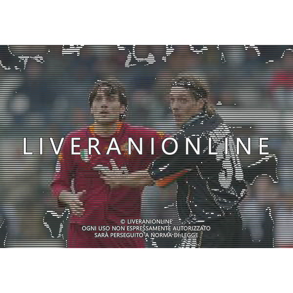 07-04-2002 VENEZIA-CAMPIONATO DI CALCIO SERIE A VENEZIA -ROMA 2-2 NELLA FOTO VINCENZO MONTELLA E MAURO BRESSAN AG ALDO LIVERANI SAS