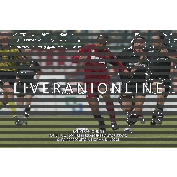 07-04-2002 VENEZIA-CAMPIONATO DI CALCIO SERIE A VENEZIA -ROMA 2-2 NELLA FOTO FERREIRA EMERSON AG ALDO LIVERANI SAS