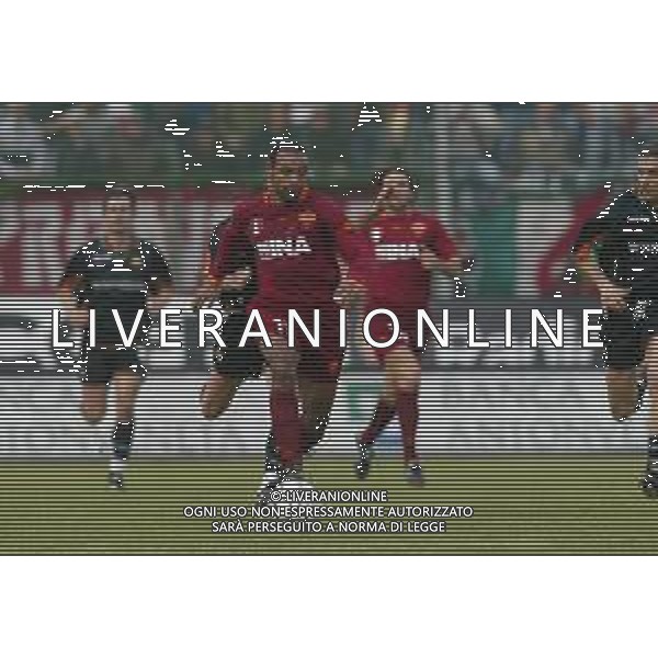 07-04-2002 VENEZIA-CAMPIONATO DI CALCIO SERIE A VENEZIA -ROMA 2-2 NELLA FOTO FERREIRA EMERSON AG ALDO LIVERANI SAS