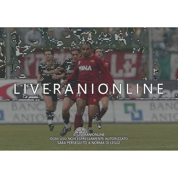 07-04-2002 VENEZIA-CAMPIONATO DI CALCIO SERIE A VENEZIA -ROMA 2-2 NELLA FOTO FERREIRA EMERSON AG ALDO LIVERANI SAS