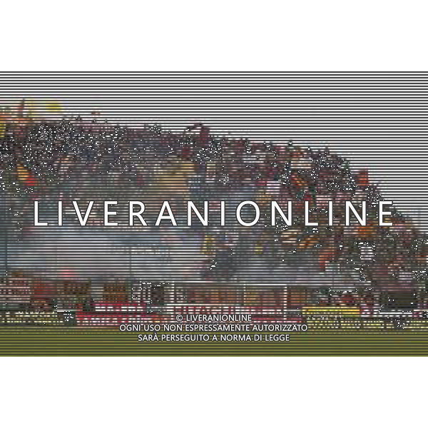 07-04-2002 VENEZIA-CAMPIONATO DI CALCIO SERIE A VENEZIA -ROMA 2-2 NELLA FOTO CURVA TIFOSI ROMA AG ALDO LIVERANI SAS