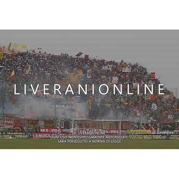 07-04-2002 VENEZIA-CAMPIONATO DI CALCIO SERIE A VENEZIA -ROMA 2-2 NELLA FOTO CURVA TIFOSI ROMA AG ALDO LIVERANI SAS