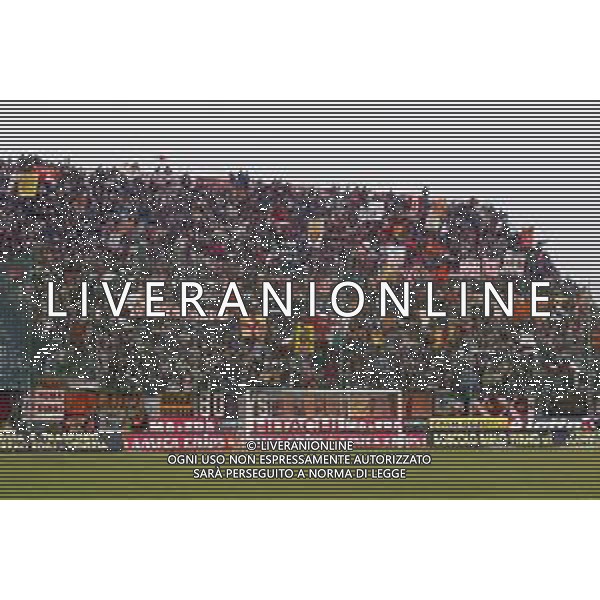 07-04-2002 VENEZIA-CAMPIONATO DI CALCIO SERIE A VENEZIA -ROMA 2-2 NELLA FOTO CURVA TIFOSI ROMA AG ALDO LIVERANI SAS