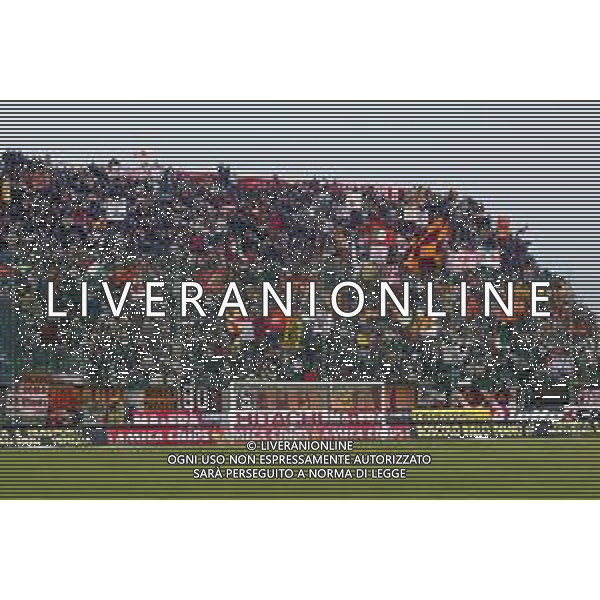07-04-2002 VENEZIA-CAMPIONATO DI CALCIO SERIE A VENEZIA -ROMA 2-2 NELLA FOTO CURVA TIFOSI ROMA AG ALDO LIVERANI SAS