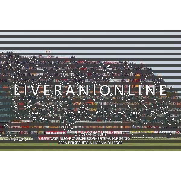 07-04-2002 VENEZIA-CAMPIONATO DI CALCIO SERIE A VENEZIA -ROMA 2-2 NELLA FOTO CURVA TIFOSI ROMA AG ALDO LIVERANI SAS
