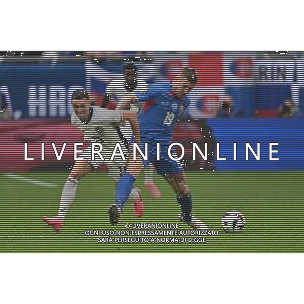 Inghilterra vs Slovacchia - UEFA EURO 2024 nella foto Phil Foden (Inghilterra) e Juraj Kucka (Slovacchia) Gelsenkirchen (GER) 30-06-2024 Arena AufSchalke - Veltins-Arena Campionato Europeo di Calcio - UEFA EURO 2024 ottavi di finale foto Roberto Garavaglia/Agenzia Aldo Liverani sas