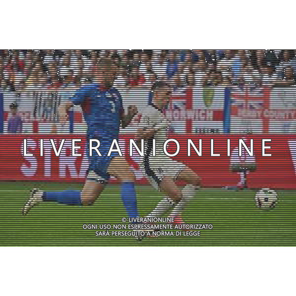 Inghilterra vs Slovacchia - UEFA EURO 2024 nella foto Denis Vavro (Slovacchia) e Phil Foden (Inghilterra) Gelsenkirchen (GER) 30-06-2024 Arena AufSchalke - Veltins-Arena Campionato Europeo di Calcio - UEFA EURO 2024 ottavi di finale foto Roberto Garavaglia/Agenzia Aldo Liverani sas