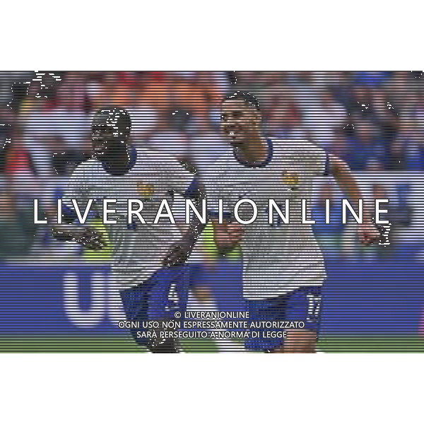 Francia vs Belgio - UEFA EURO 2024 nella foto Dayot Upamecano (Francia) SX e William Saliba (Francia) DX esultanza a fine partita Dusseldorf (GER) 01-07-2024 Dusseldorf Arena - Merkur Spiel-Arena Campionato Europeo di Calcio - UEFA EURO 2024 ottavi di finale foto Roberto Garavaglia/Agenzia Aldo Liverani sas