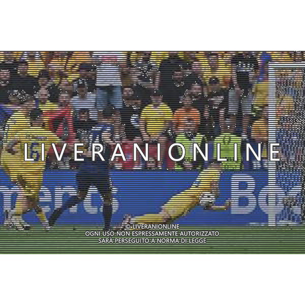 Romania vs Olanda - UEFA EURO 2024 nella foto il tiro di Tijjani Reijnders (Olanda) respinto con il braccio da Bogdan Racovitan (Romania) arbitro e VAR lasciano giocare Monaco di Baviera (GER) 02-07-2024 Munich Football Arena - Allianz Arena Campionato Europeo di Calcio - UEFA EURO 2024 ottavi di finale foto Roberto Garavaglia/Agenzia Aldo Liverani sas/ AGENZIA ALDO LIVERANI SAS
