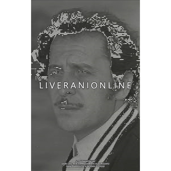 NEG-RETROSPETTIVA DOMENICO MODUGNO CANTANTE NELLA FOTO DOMENICO MODUGNO NEL 1967 AG ALDO LIVERANI SAS