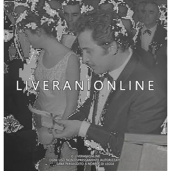 NEG-RETROSPETTIVA DOMENICO MODUGNO CANTANTE NELLA FOTO DOMENICO MODUGNO CON GIGLIOLA CINQUETTI VINCONO IL FESTIVAL DI SANREMO NEL 1966 AG ALDO LIVERANI SAS