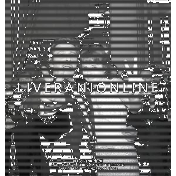 NEG-RETROSPETTIVA DOMENICO MODUGNO CANTANTE NELLA FOTO DOMENICO MODUGNO CON GIGLIOLA CINQUETTI VINCONO IL FESTIVAL DI SANREMO NEL 1966 AG ALDO LIVERANI SAS