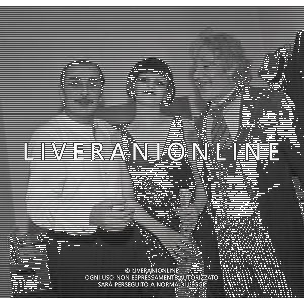 NEG-RETROSPETTIVA DOMENICO MODUGNO CANTANTE NELLA FOTO DOMENICO MODUGNO CON MILVA E GIANRICO TEDESCHI NEL 1973 NELL\'OPERA TEATRALE DA TRE SOLDI AG ALDO LIVERANI SAS   